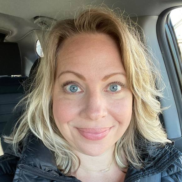 Profile Picture of Carin Schultz (@c_schultz) on Poshmark