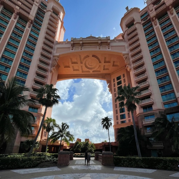 Profile Picture of Courtney Vangelas (@cvangelas) on Poshmark