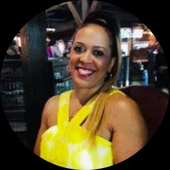 Profile Picture of Yolanda Roach (@yroach405) on Poshmark