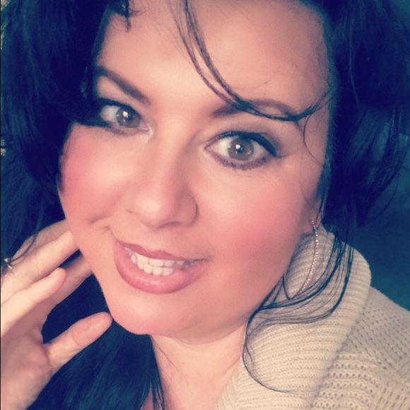 Profile Picture of Stacy Aulbach (@stacyscloset2) on Poshmark