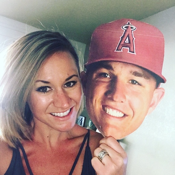 Rachel Crislip - Poshmark Profile Picture of Rachel Crislip (@raemichelle104) on Poshmark