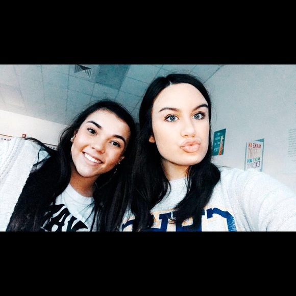 Profile Picture of Lilly Heder (@lillyheder) on Poshmark