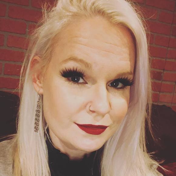 Profile Picture of Rachael Mellor (@rachaelamellor) on Poshmark