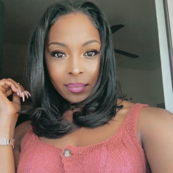 Profile Picture of Kristin Thompson (@tosexy08) on Poshmark