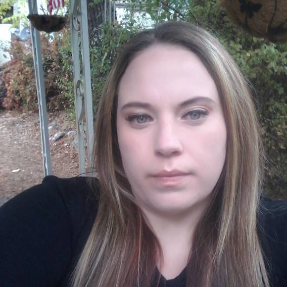 Profile Picture of Monica Edwards (@mbaby25) on Poshmark