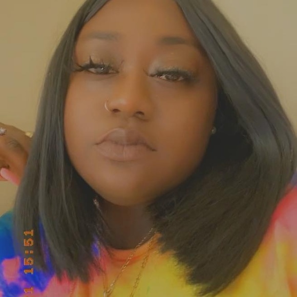 Profile Picture of Eltionna Raynor (@eltionnaraynor) on Poshmark