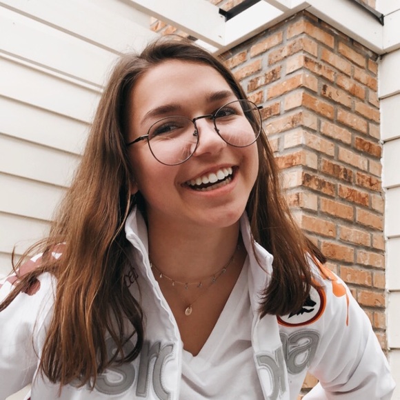 Profile Picture of Erin Schneider (@enschneid) on Poshmark