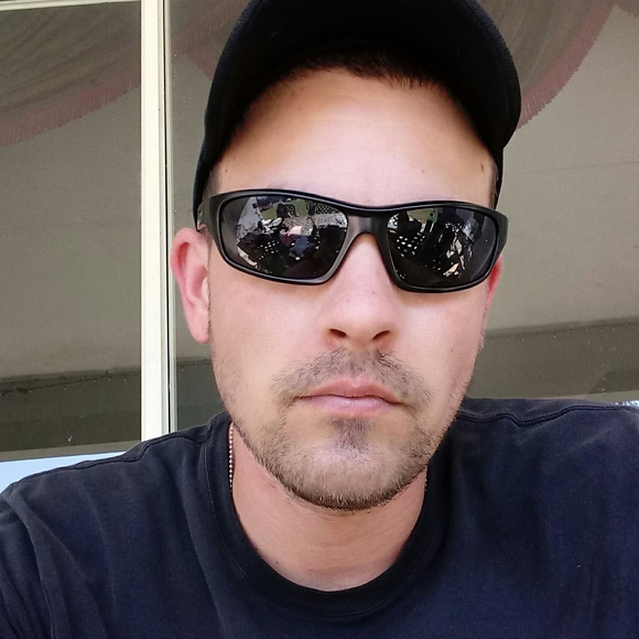 Profile Picture of Daniel Collier (@collier120) on Poshmark