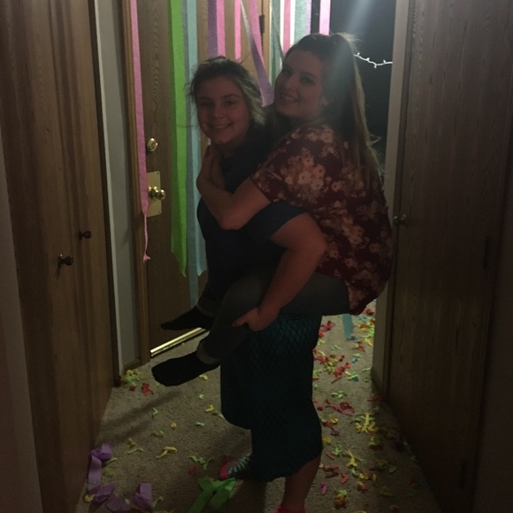 Profile Picture of Cassidy Heaton (@cassalove14) on Poshmark