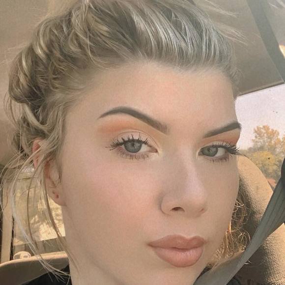 Profile Picture of Raven Perry (@ravenperry79) on Poshmark