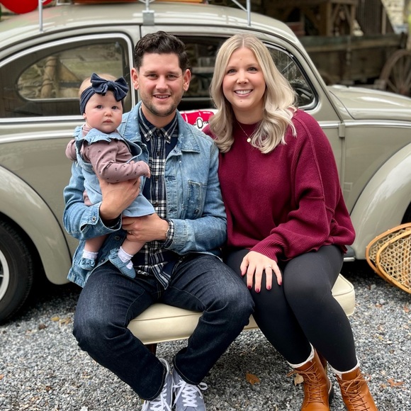 Profile Picture of Andrea ✨poshmark ambassador✨ Sambrick (@asambrick) on Poshmark