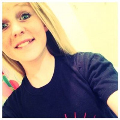 Profile Picture of Carly Squires (@Carlz5129) on Twitter