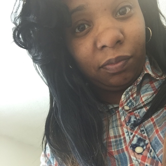 Profile Picture of Krystal Kernall (@kryslkernold) on Poshmark