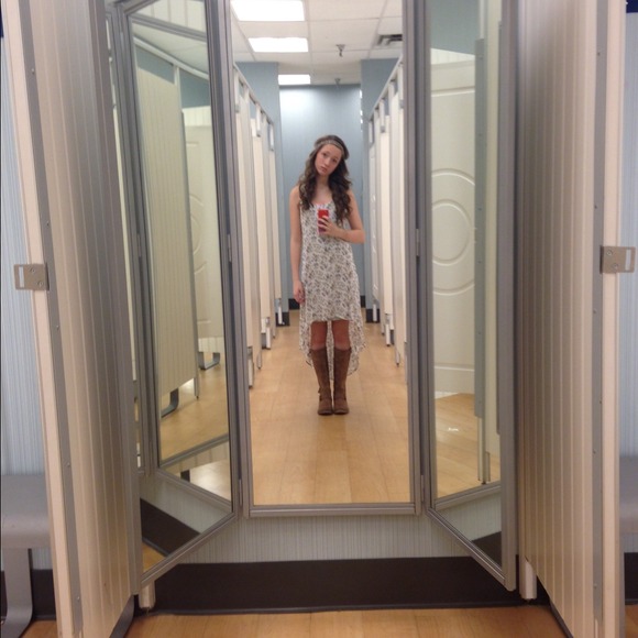 Profile Picture of Payton Bates (@paytonbates) on Poshmark