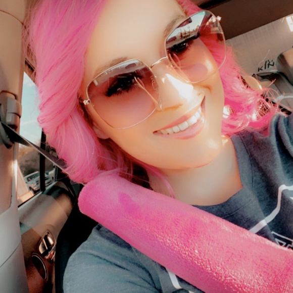 Profile Picture of Lynse Brooksher (@rbrooksher93) on Poshmark