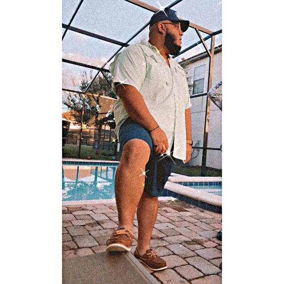 Profile Picture of Adrian Suarez (@adriansuarez352) on Poshmark