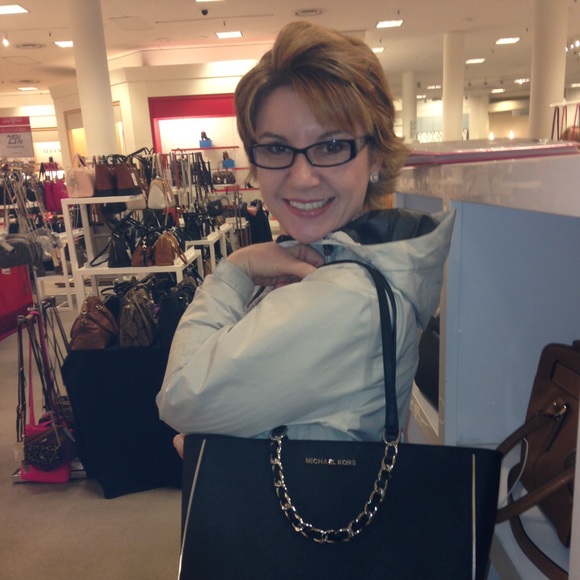 Profile Picture of Mary Bertoldi (@marybertoldi) on Poshmark
