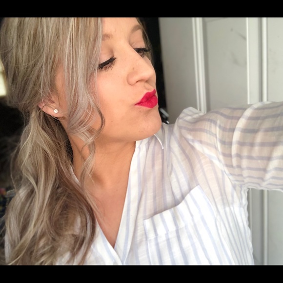 Profile Picture of Amy Testa (@amy_testa) on Poshmark