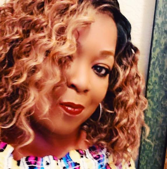 Profile Picture of Tonya Hicklen (@flowermound) on Poshmark