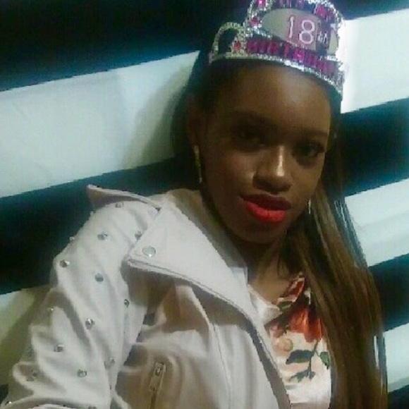 Profile Picture of Audaysha Baskerville (@issaqueenangel) on Poshmark