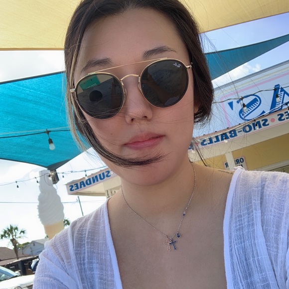 Profile Picture of Yoo jung Hernandez (@mrsdro) on Poshmark