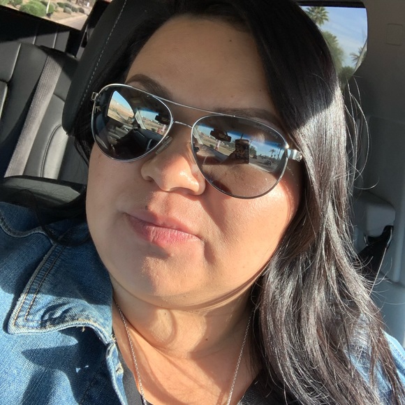 Profile Picture of Renee Mena (@reneemena973) on Poshmark