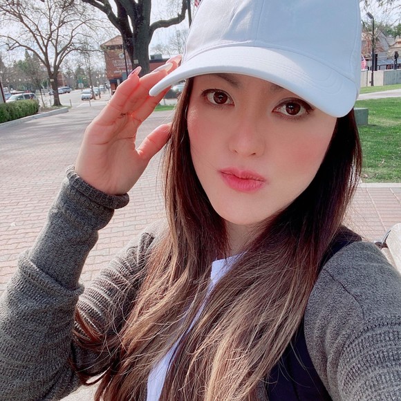 Profile Picture of Pham Anh (@annie_pham83) on Poshmark