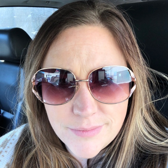 Profile Picture of Erin Stofferahn (@ejstofferahn8) on Poshmark