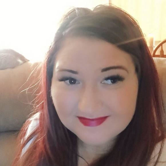 Profile Picture of Corrine Gonos (@cjgonos) on Poshmark
