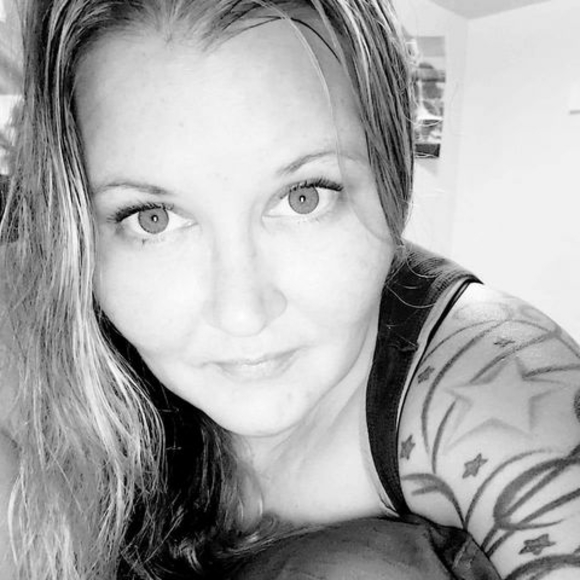 Profile Picture of Nicholle Blomker (@adrasia13) on Poshmark