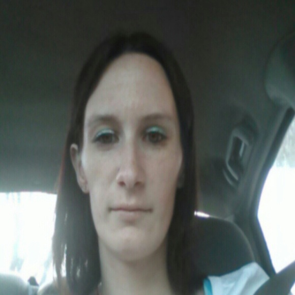 Profile Picture of Andrea Dethloff (@andrea8385) on Poshmark