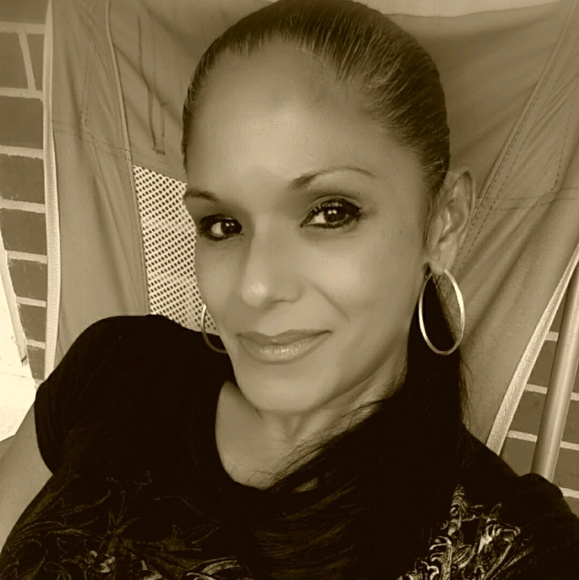 Profile Picture of Rosalia Moody (@rrosie9899) on Poshmark