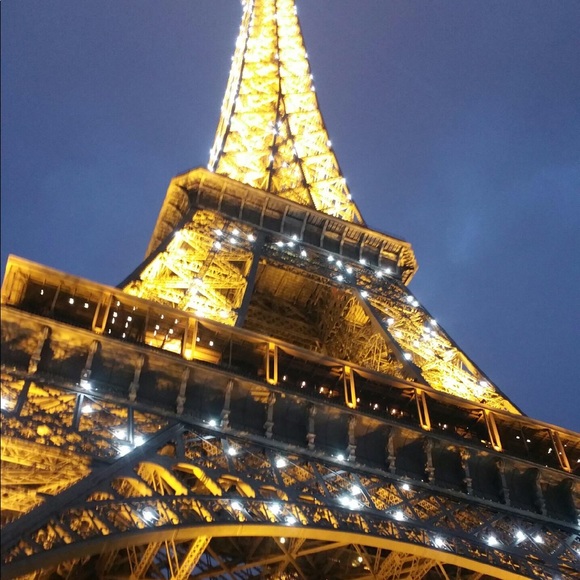 Profile Picture of Julie Evans (@ukgal60) on Poshmark