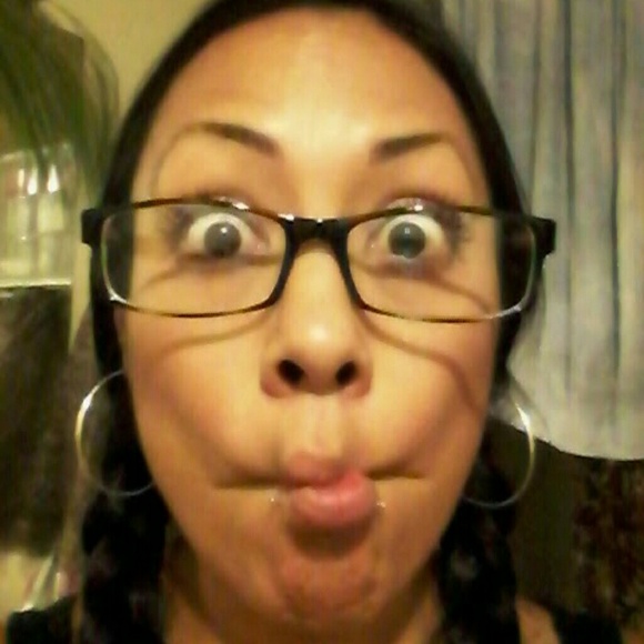 Profile Picture of Eileen Dominguez (@midgloko) on Poshmark