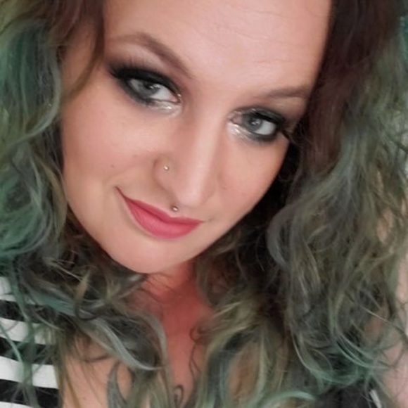 Profile Picture of Christy Cornwell (@daylily_christy) on Poshmark
