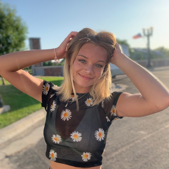 Profile Picture of Hallee Spidahl (@halleemorgan) on Poshmark