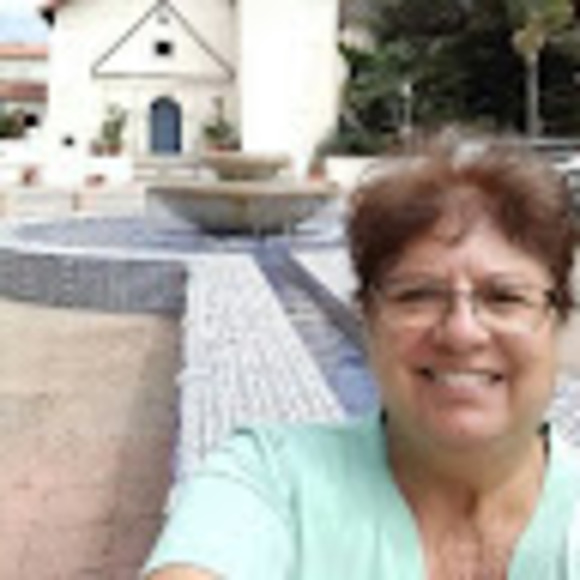 Profile Picture of Roberta Osuna (@robertaosuna14) on Poshmark