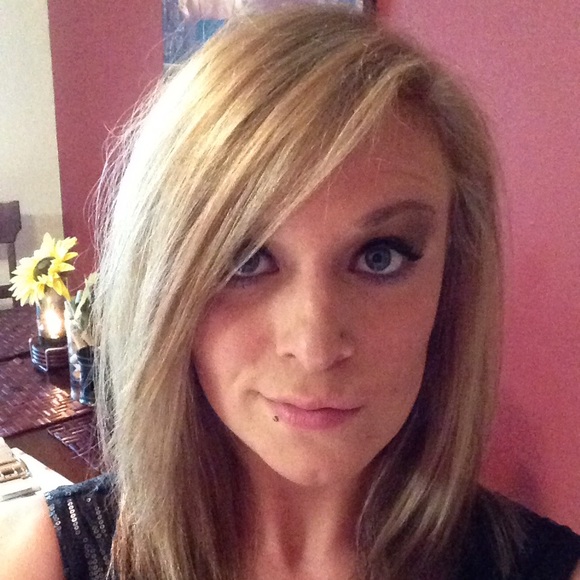 Profile Picture of Tiffany Chayet (@timach2) on Poshmark