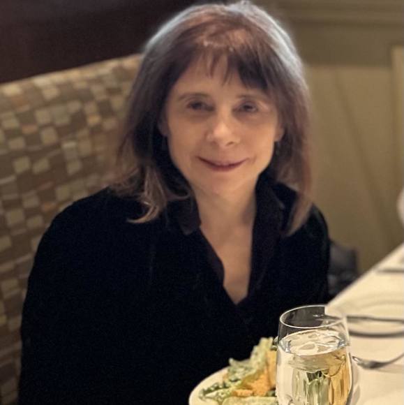 Profile Picture of Dalia Geffen (@geffend) on Poshmark