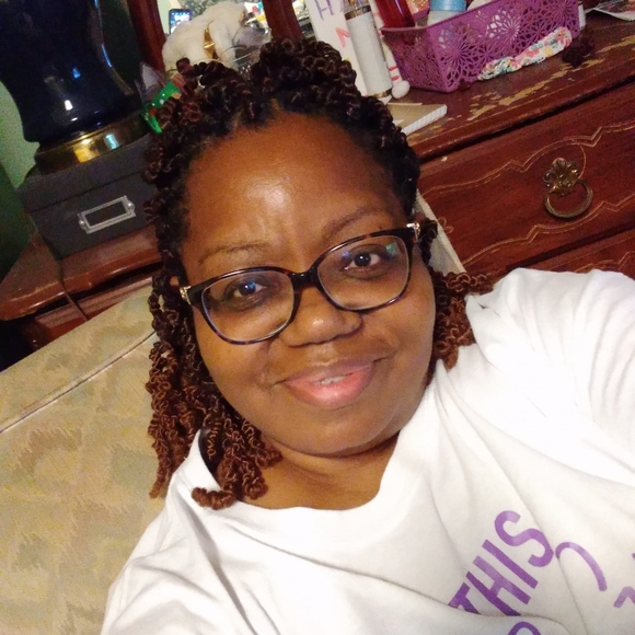 Profile Picture of Janice Clarett (@janiceclarett) on Poshmark