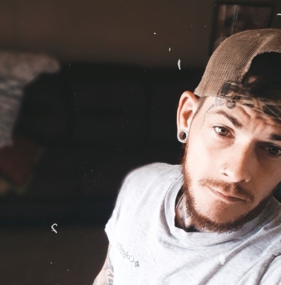 Profile Picture of Corey Merrix (@merrixcorey87) on Poshmark