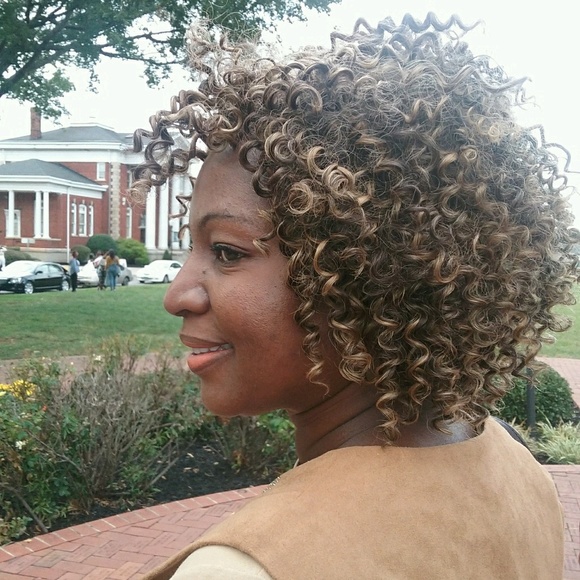 Profile Picture of Angela Alsbrooks (@joce0430) on Poshmark