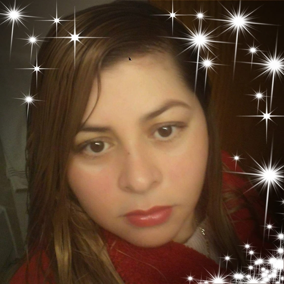 Profile Picture of Arely Castillo (@arelycastill138) on Poshmark