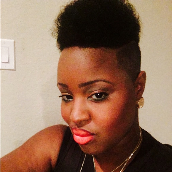 Profile Picture of Gabrielle Sullivan (@gasuiv4992) on Poshmark