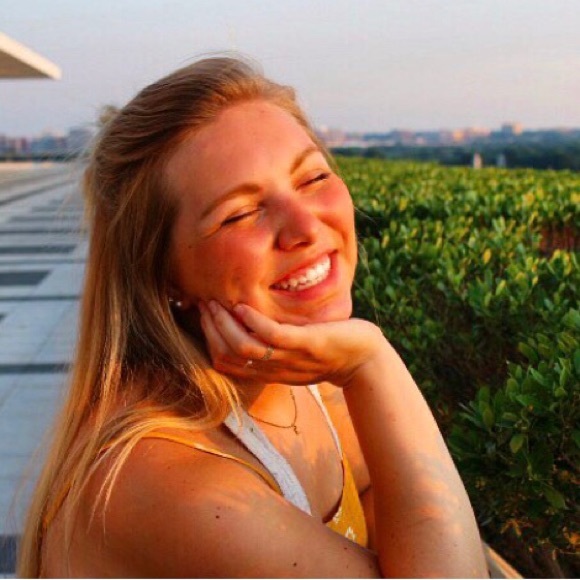 Profile Picture of Lexie Weikert (@weikertal) on Poshmark