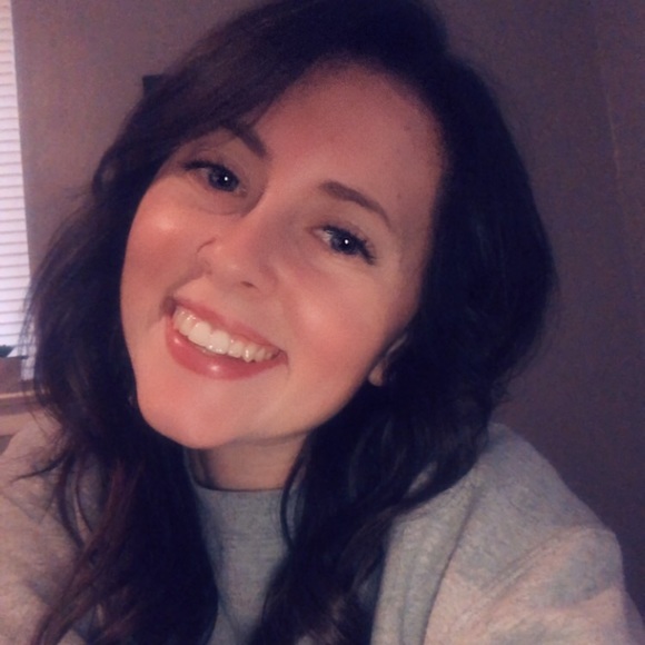 Profile Picture of Christina Skeens (@chrissy_skeens) on Poshmark