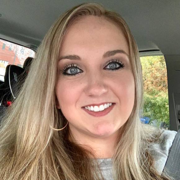 Profile Picture of Holli Boyd (@holli10) on Poshmark