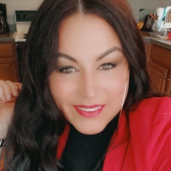Profile Picture of Crystal Cogger (@crystalcogger) on Poshmark