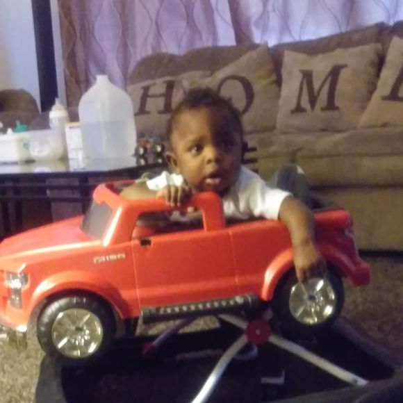 Profile Picture of Meka Meka (@meka_meka) on Poshmark