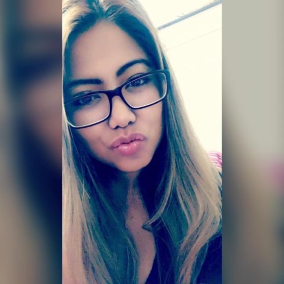 Profile Picture of April Lara (@yos_peer03) on Poshmark